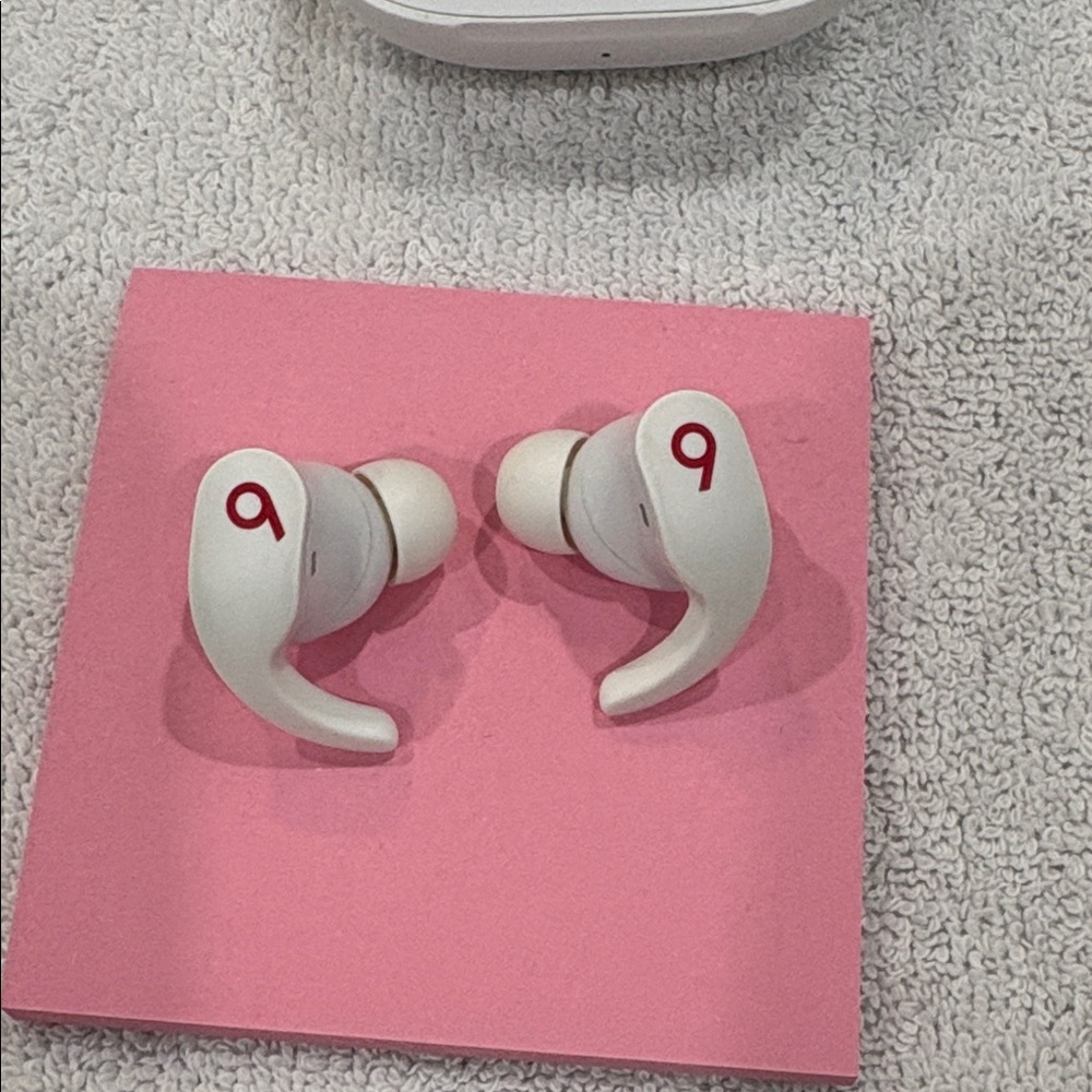 Beats by Dre White Earbud Headphones